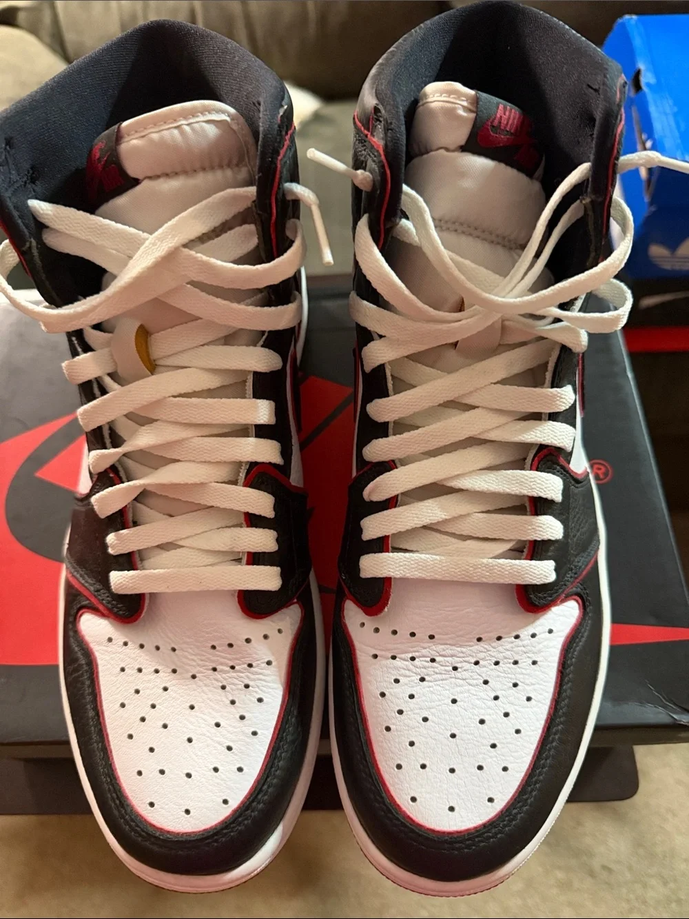 Retro Jordan 1 OG Bloodline